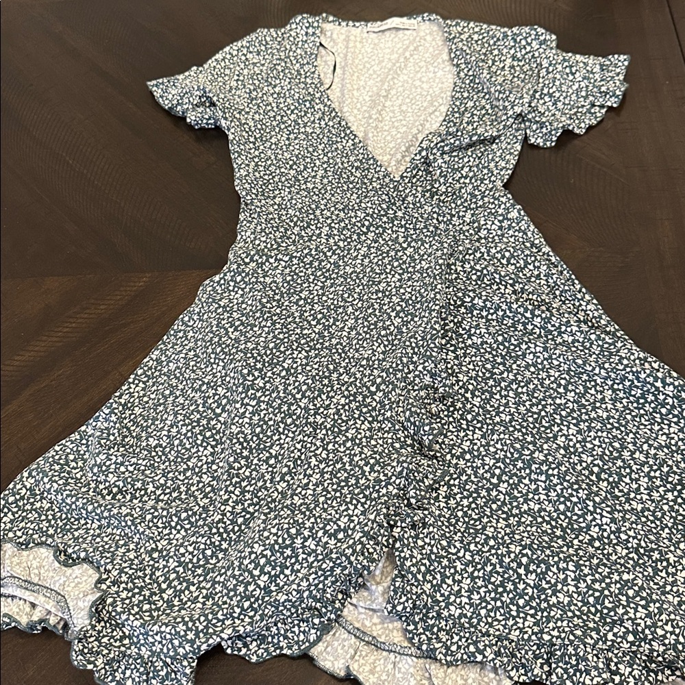 Pull&Bear Green Mini Dress with White Floral Print - Picture 3 of 16